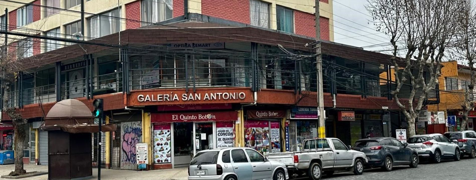 Se arrienda local en galeria comercial