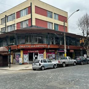 Se arrienda local en galeria comercial